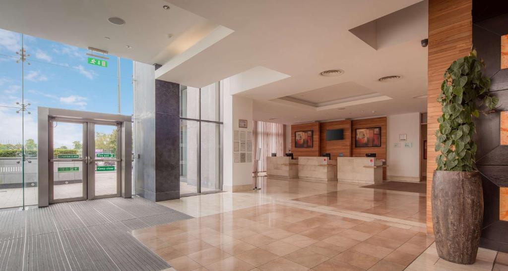 Lobby, Hilton Dublin Airport in Dublin