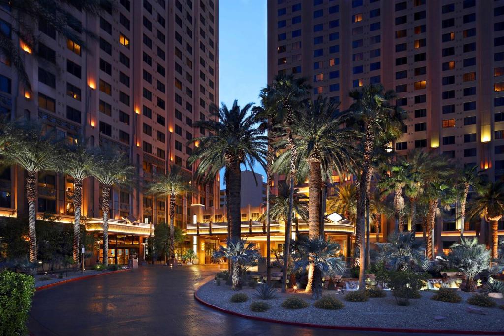 Exterior view, Hilton Grand Vacations Club on the Las Vegas Strip in Las Vegas (NV)