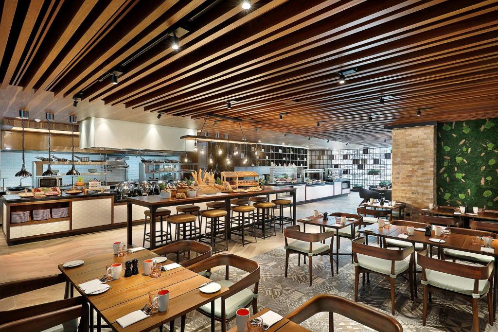 Hotel Dining