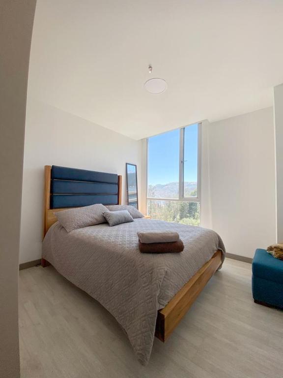 Dpo 2 dorm(parqueadero wifi Netflix)vista pan. UIO - 4