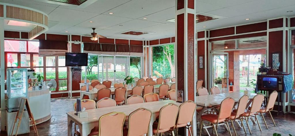 Uthai River Lake Resort