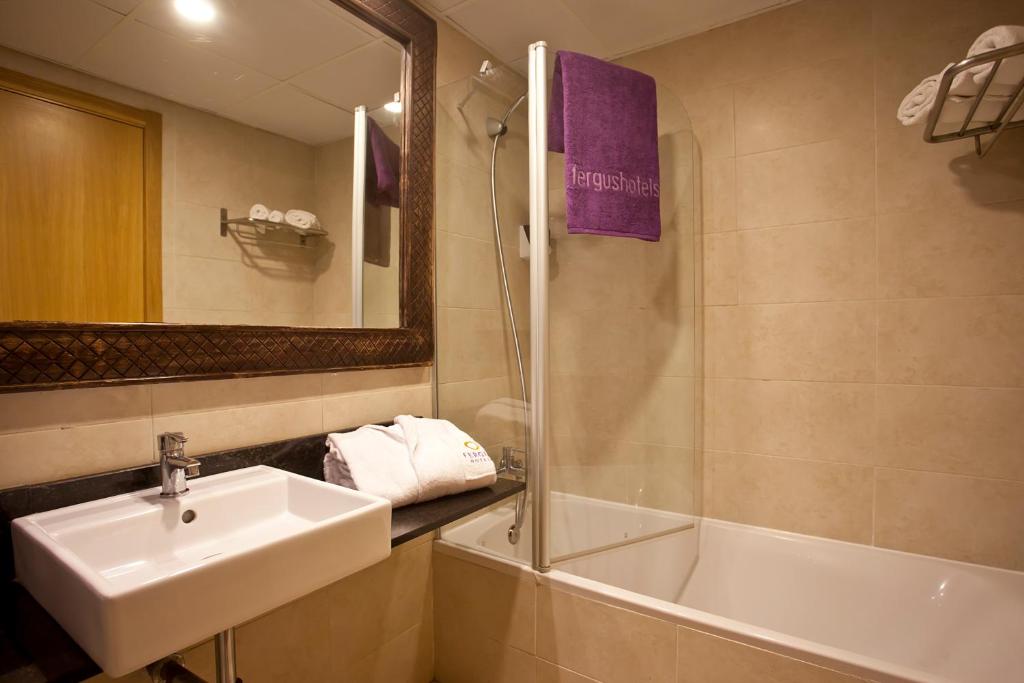 FERGUS Style Bahamas — Hotel rooms in Playa d'en Bossa, Balearic Islands