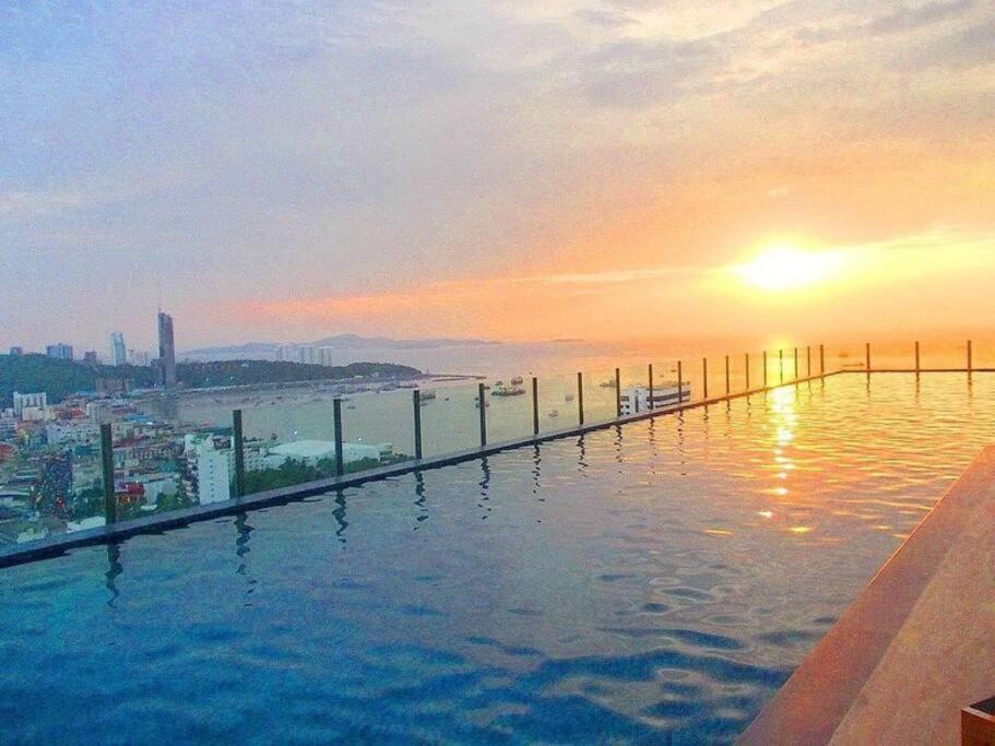 Base Hub - 2 Bedroom 53 m2 by Central and Hilton, Pattaya Central