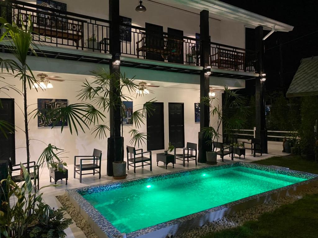 Swimming pool