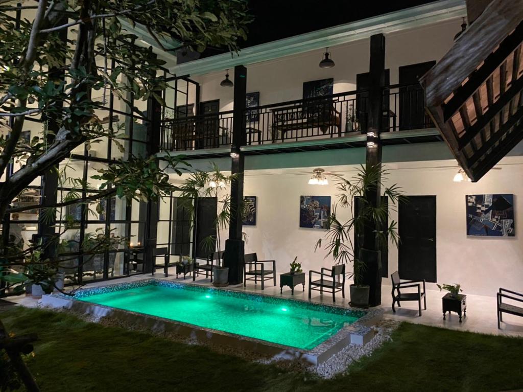 Swimming pool