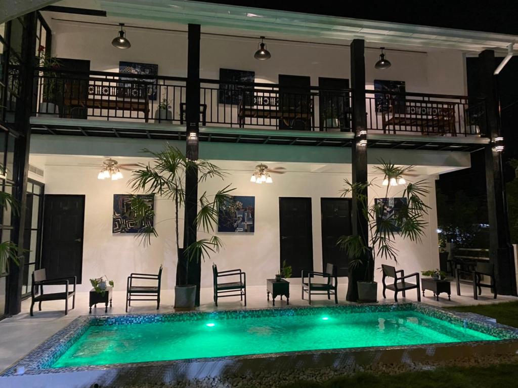 Swimming pool
