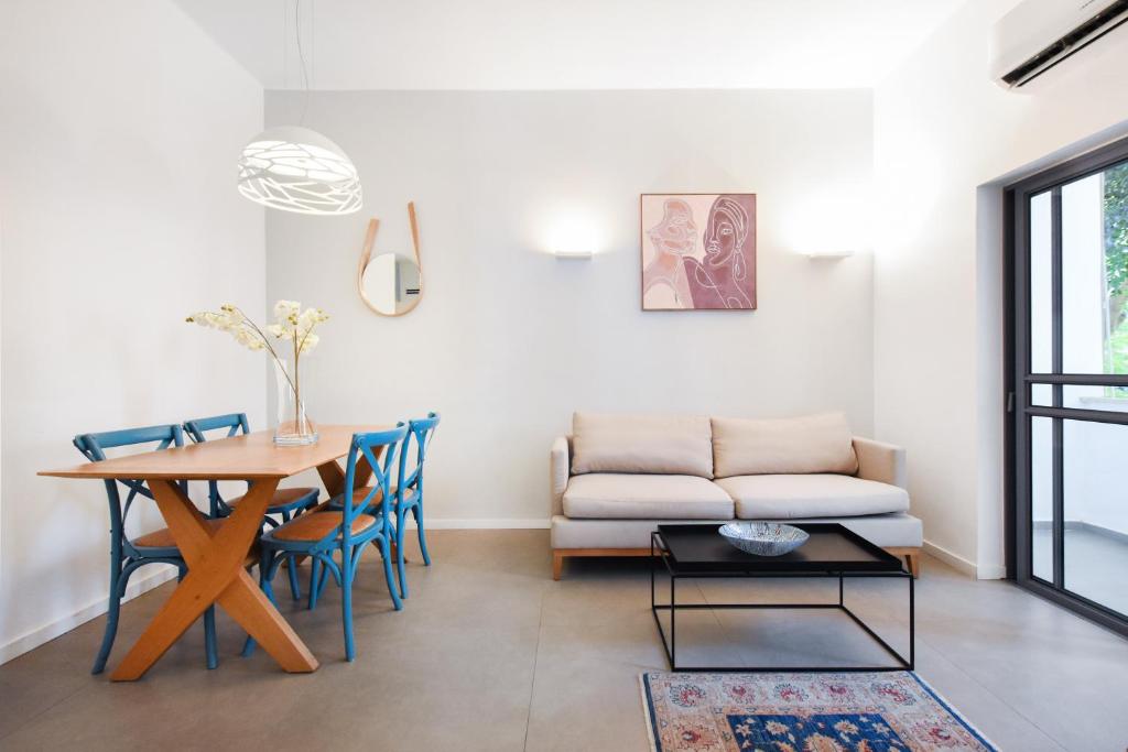 Magic Lily by HolyGuest, Tel Aviv