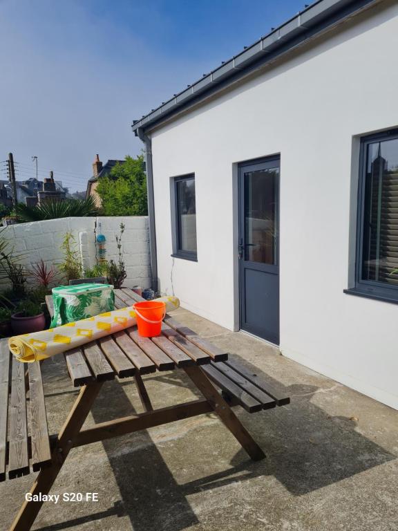 Studio en plein centre-ville de Perros-Guirec - 3