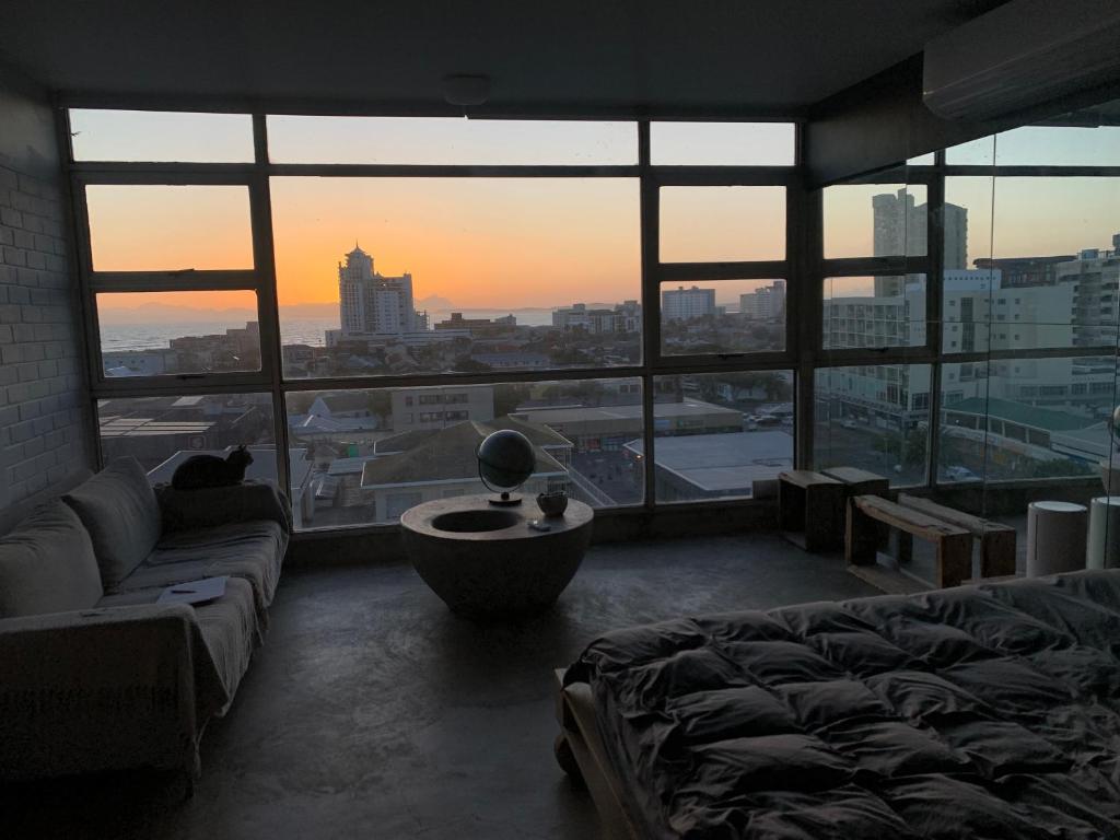 Sea view Batchelor apartment with Cinema room, Kapské Město