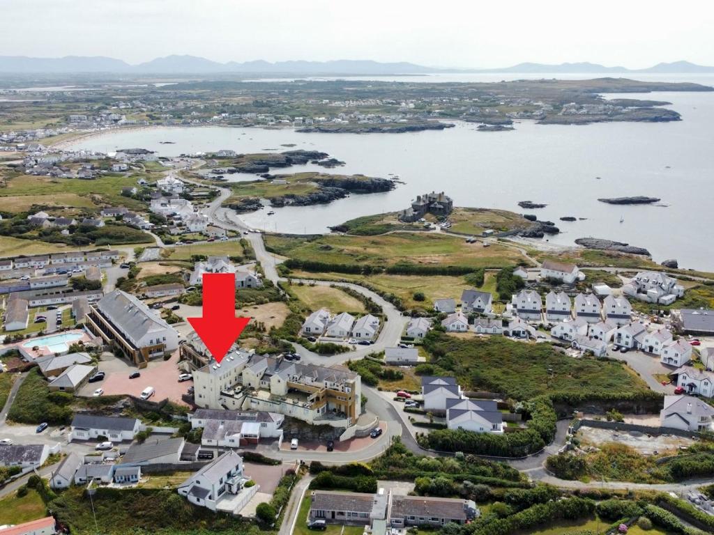 Pass the Keys Beautiful 3 bedroom apartment with Pool Access, Trearddur