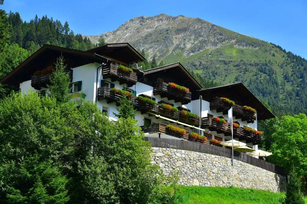Hotel Jägerhof, hotel in San Leonardo in Passiria