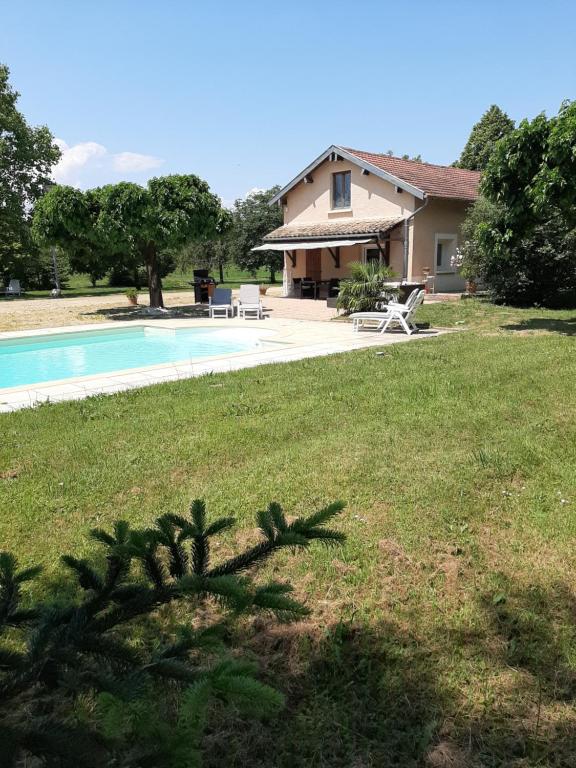 Gîte à la campagne avec piscine