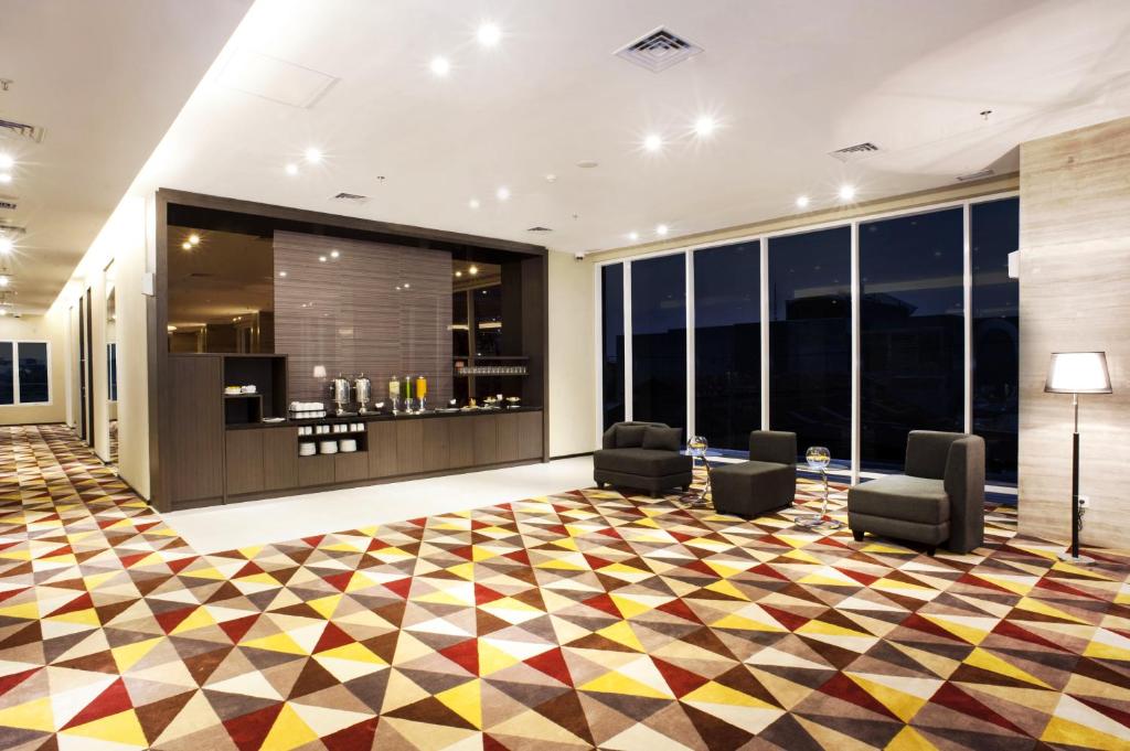 Bar/lounge, Holiday Inn Express Surabaya CenterPoint By IHG in Surabaya