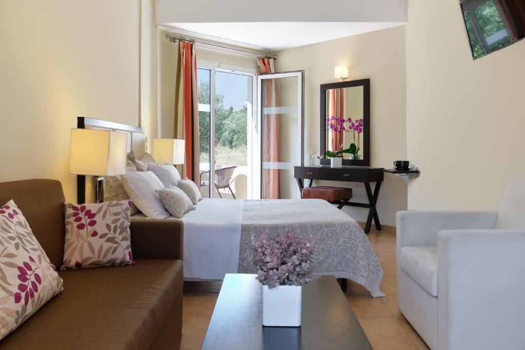 Aphrodite Hotel — Hotel rooms in Mithimna, North Aegean
