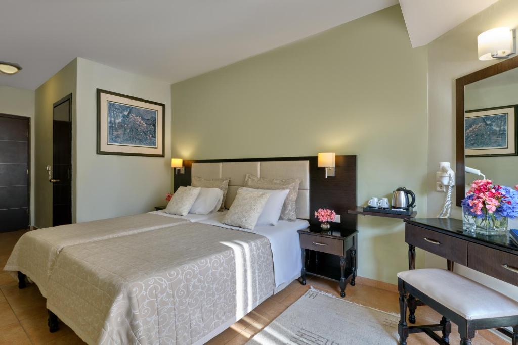 Aphrodite Hotel — Hotel rooms in Mithimna, North Aegean