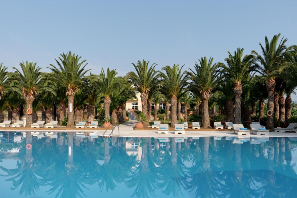 Aphrodite Hotel — Swimming pool in Mithimna, North Aegean