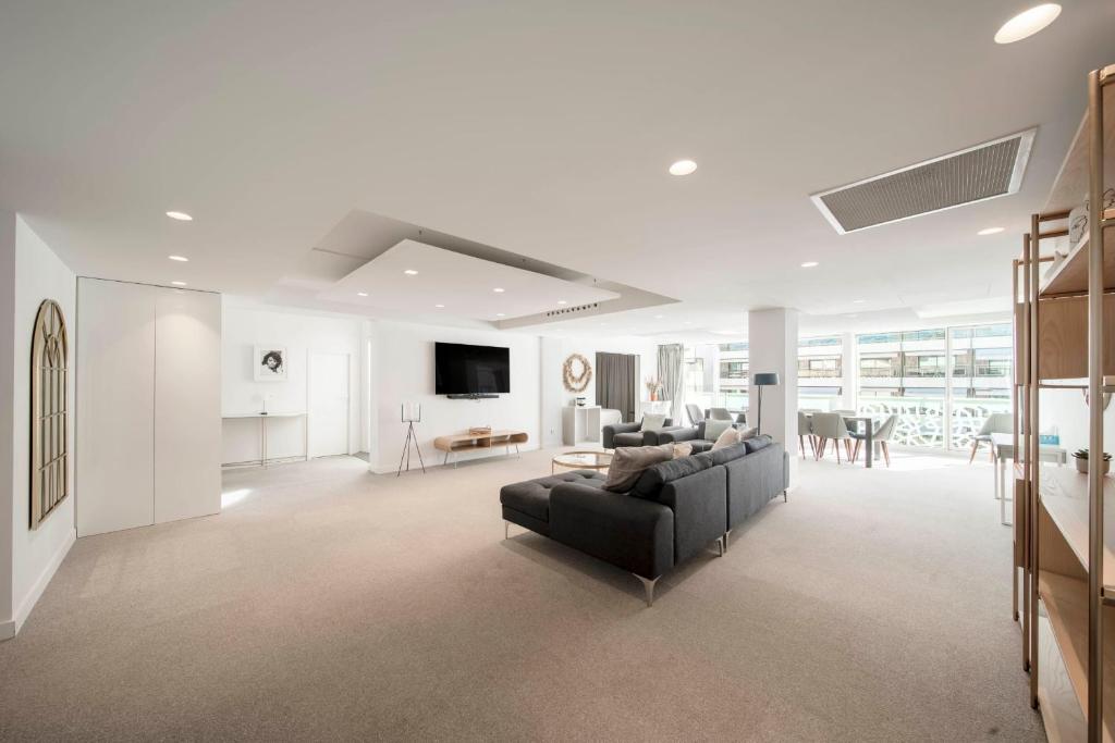 REF 1071 - Cannes Center - 5mins to the Palais des Festivals - 2
