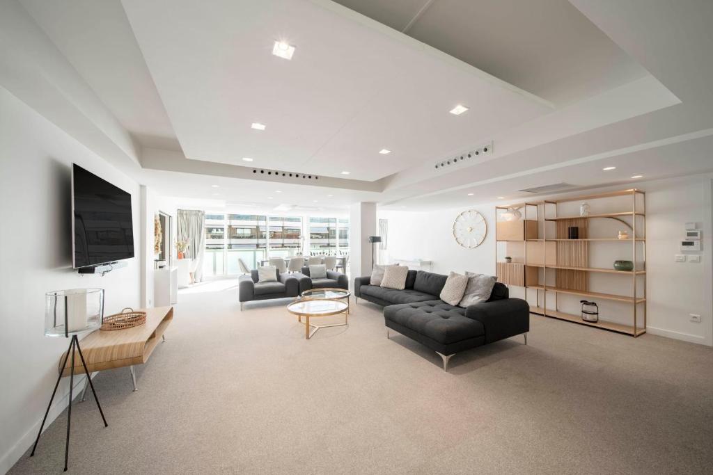 REF 1071 - Cannes Center - 5mins to the Palais des Festivals - 3