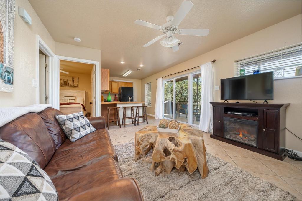 Ember’s View, Spa City Jewel- Lovely Lake Condo, Hot Springs