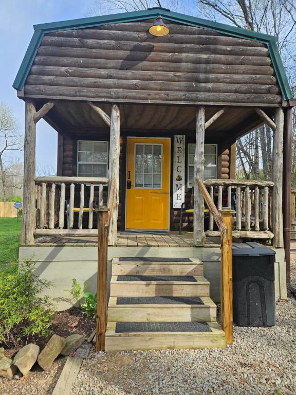Acorn Cottage at Hocking Vacations, Logan