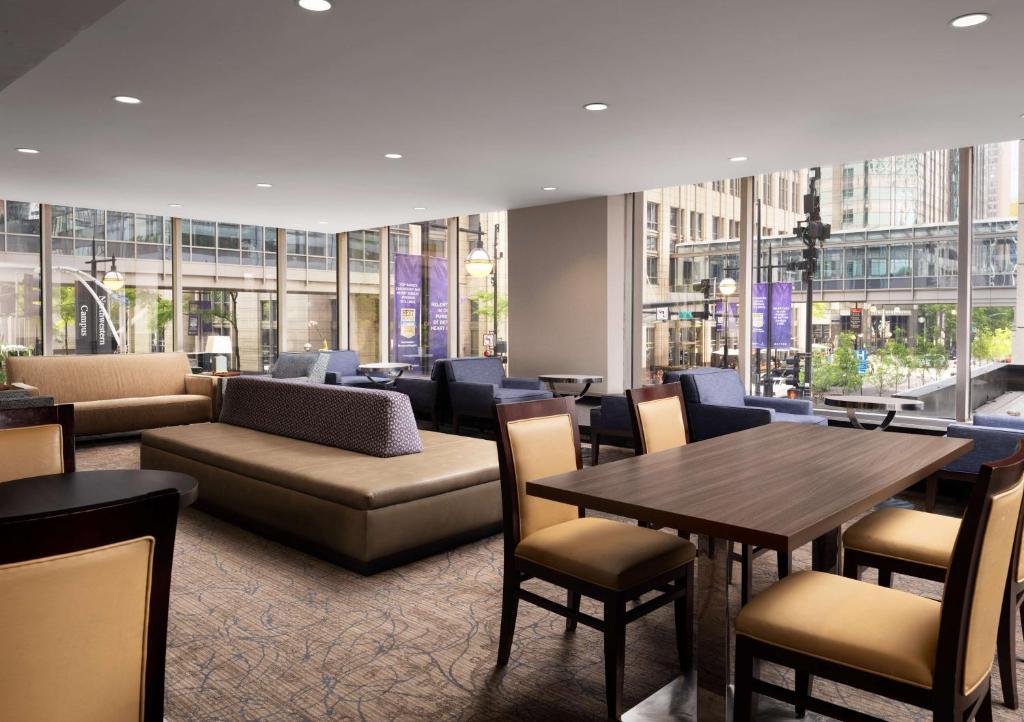 Chicago Homewood Suites by Hilton Chicago Downtown/Magnificent Mile dining