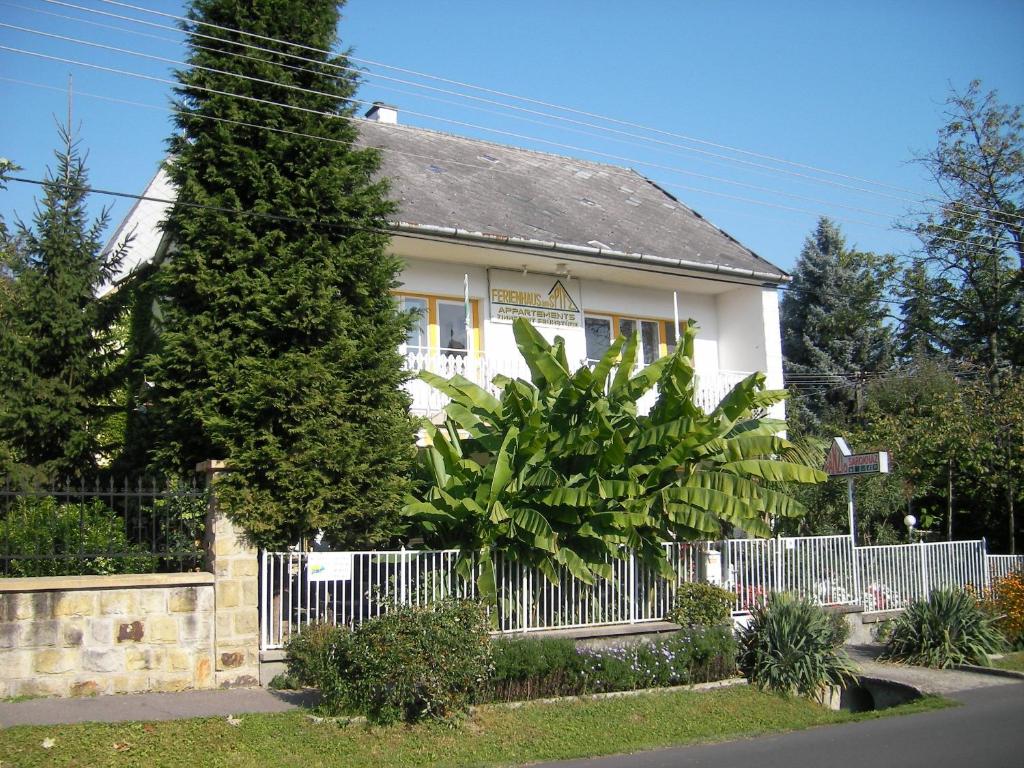 Keszthely Sarokhaz — Hotel in Keszthely