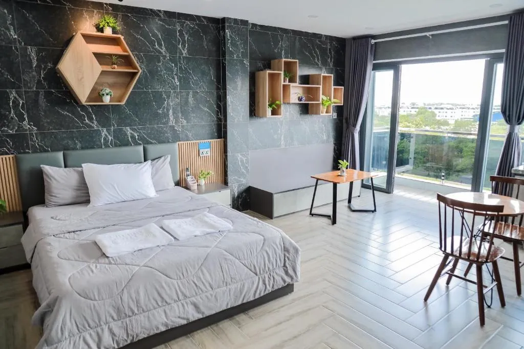 Cherry Hotel Bến Lức, hotel in Bến Lức