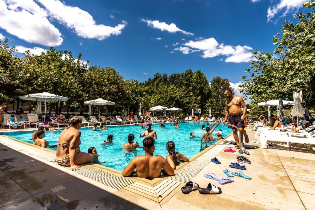 Hotel Giannoulis — Basen in Katerini, Macedonia Środkowa