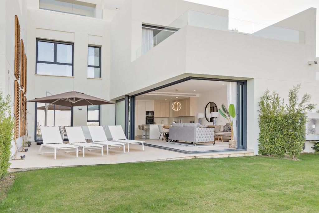 Luxury SeaView 3 bedroom apartment - along Golf course of Finca Cortesin - 1