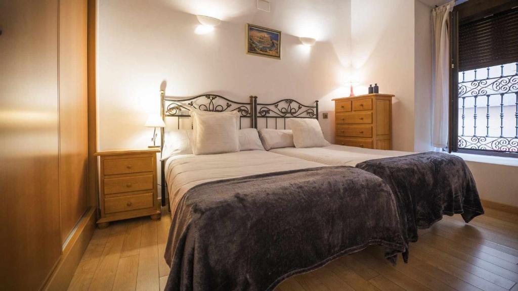 Apartamento Alfileritos 14 by Toledo AP - 2