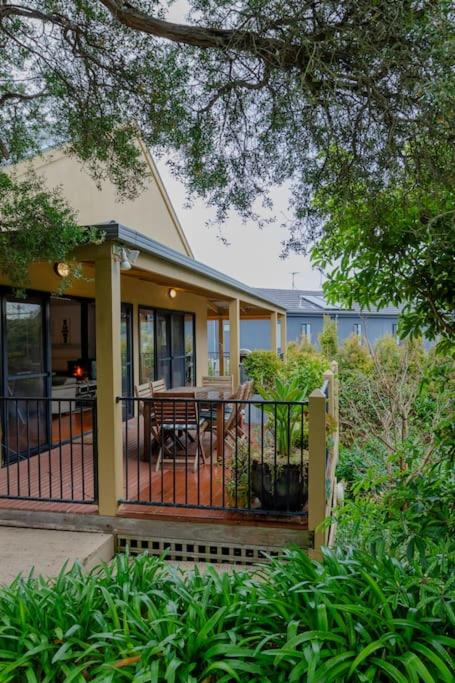 Tyrone Sands Rye, Rye