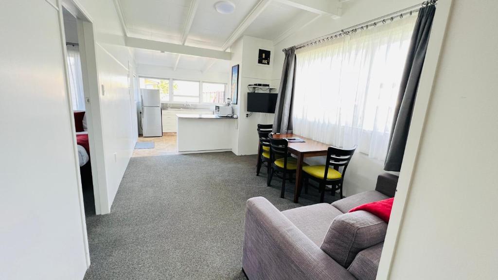 Shared lounge/TV area