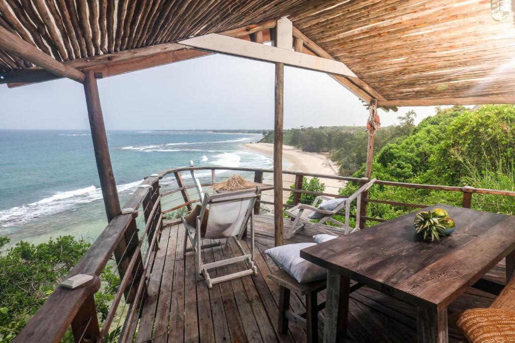 The Overhang, Dar es Salaam