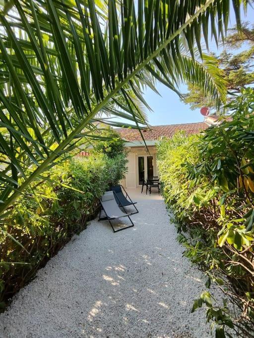 Studio jardin Piscine climatisatisation accès plage - 5