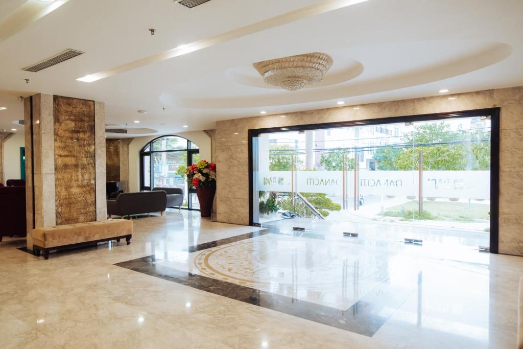 フロント・ロビー