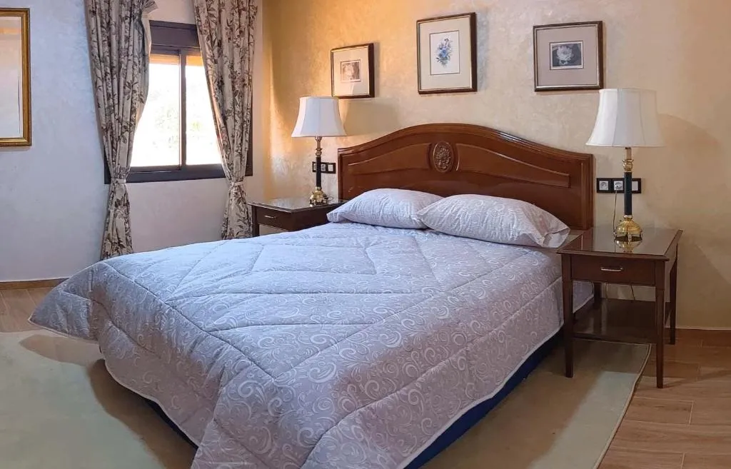 Hôtel La Chambotte، فندق في إيموزار دو كاندار