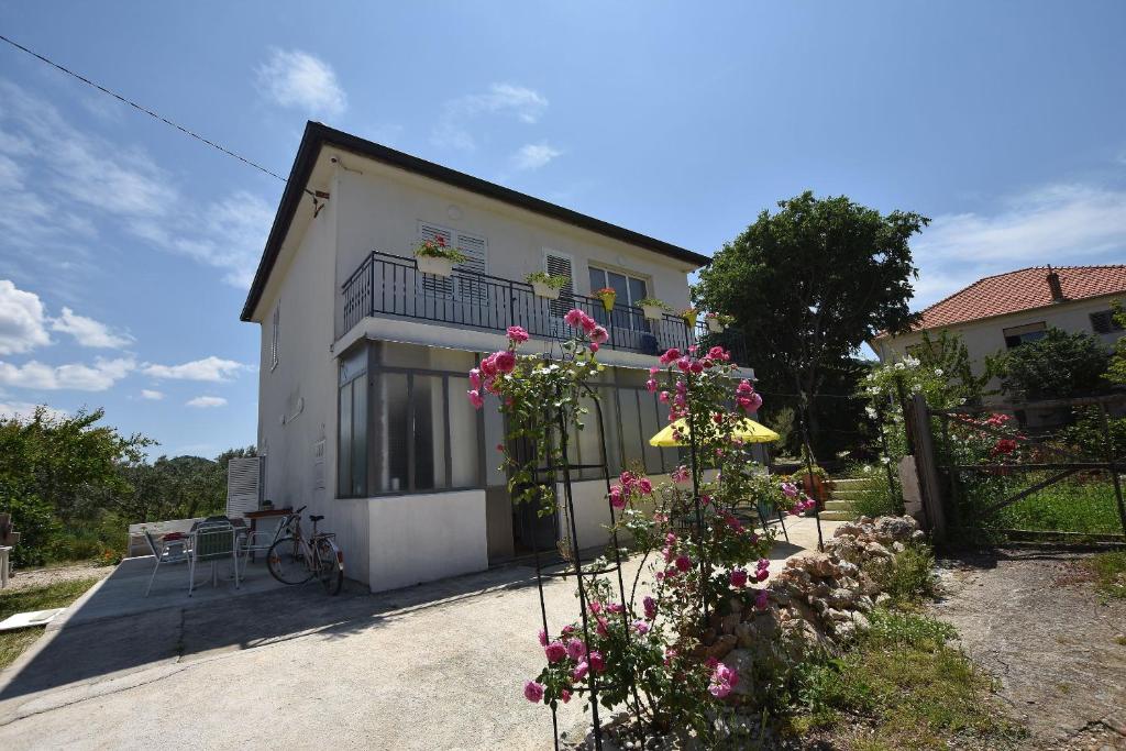 House Periska, Mrljane