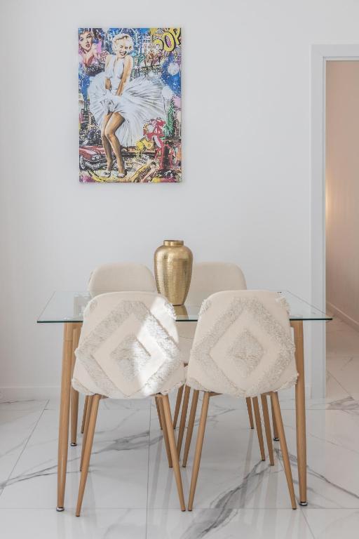 LB Vacation Rentals I Renovated Apt Minutes from Beach - Palais - 30m2 Terrace - 4