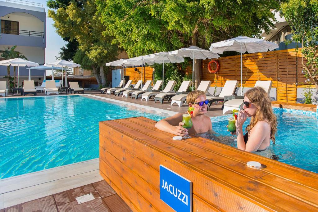 スイミングプール