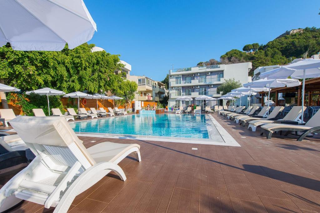 スイミングプール