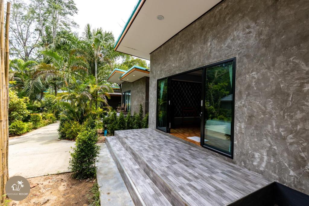 팍 남 리조트 해변