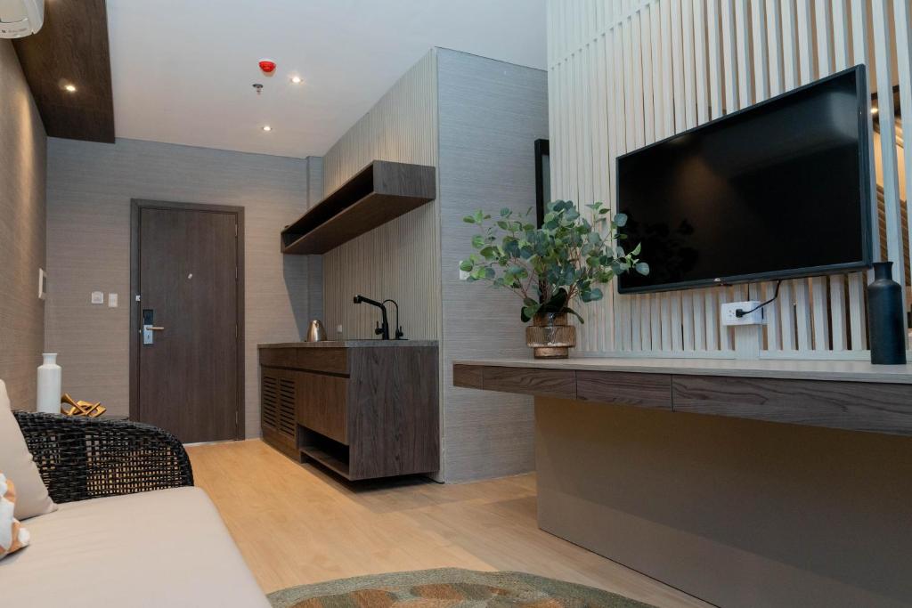 Shared lounge/TV area