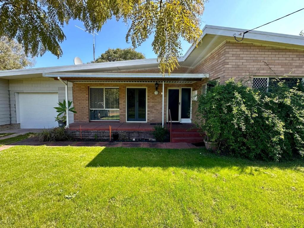 Jacaranda Cottage, Broadwater