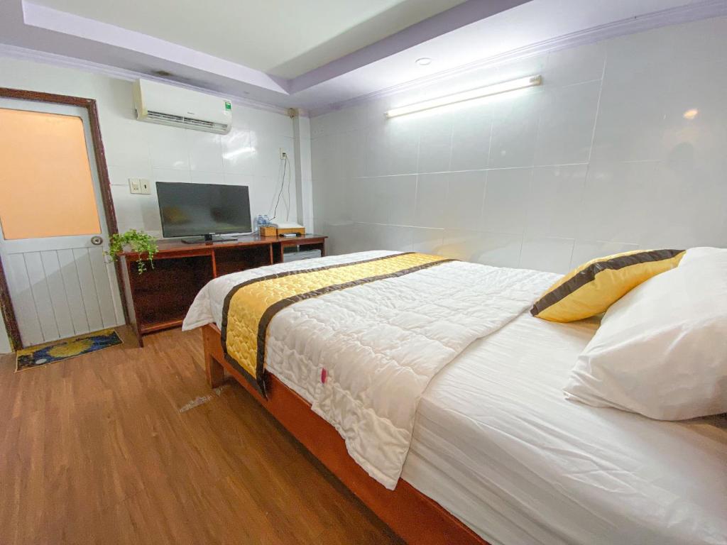 Shared lounge/TV area