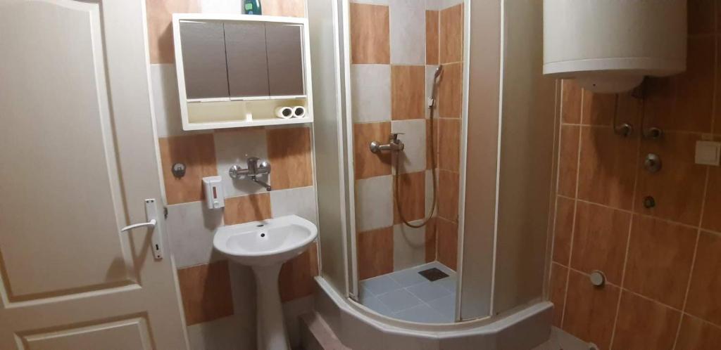 Rosso Apartments - 5