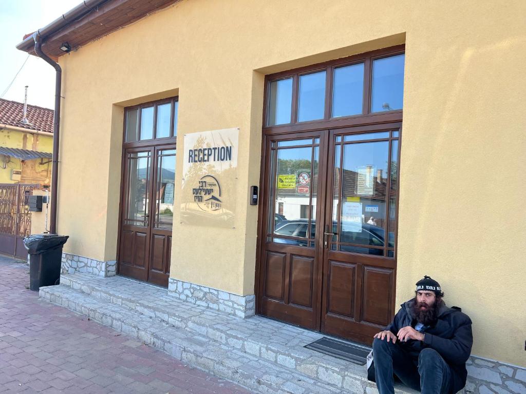 Reb Shayeles House