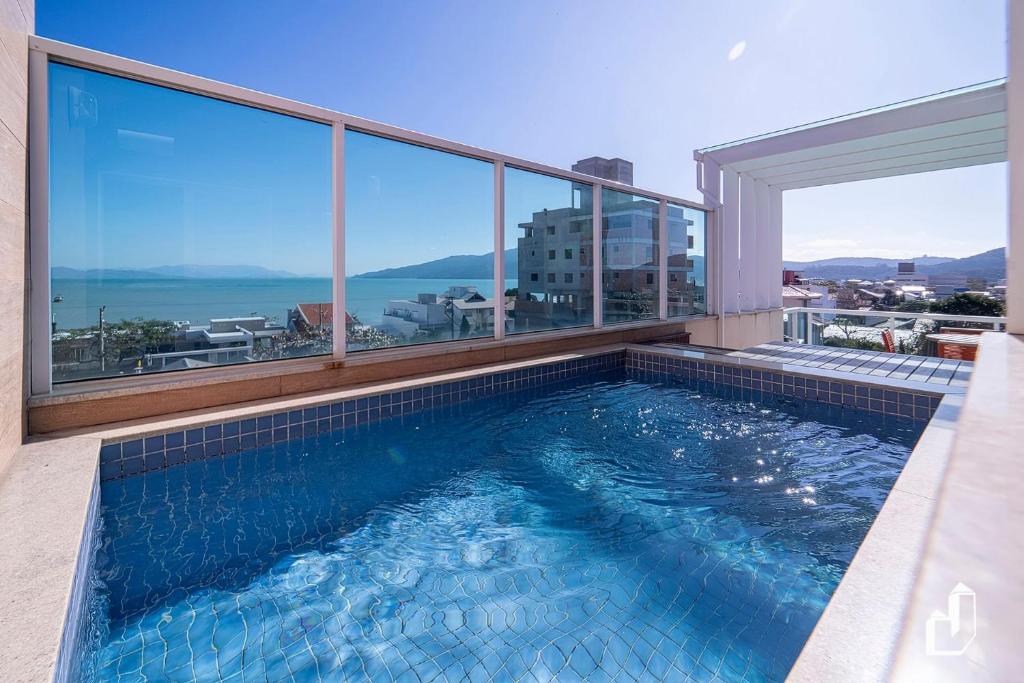 Cobertura 03 suítes, piscina privativa e vista mar, Bombinhas