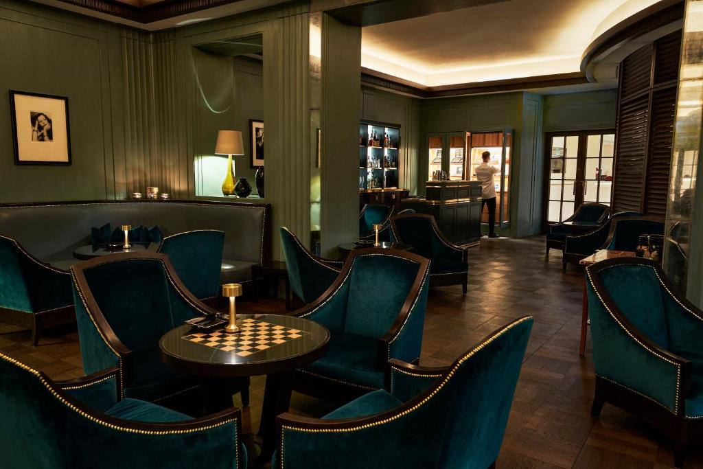 Bar/ Salón