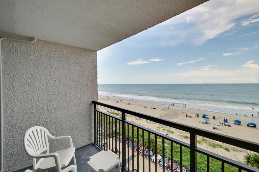 Oceanfront Studio with Pool Access in Myrtle Beach!, Myrtle Beach