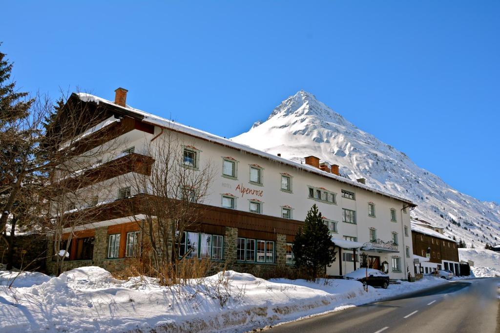 Clubdorf Hotel Alpenrose — Hotel in Galtur